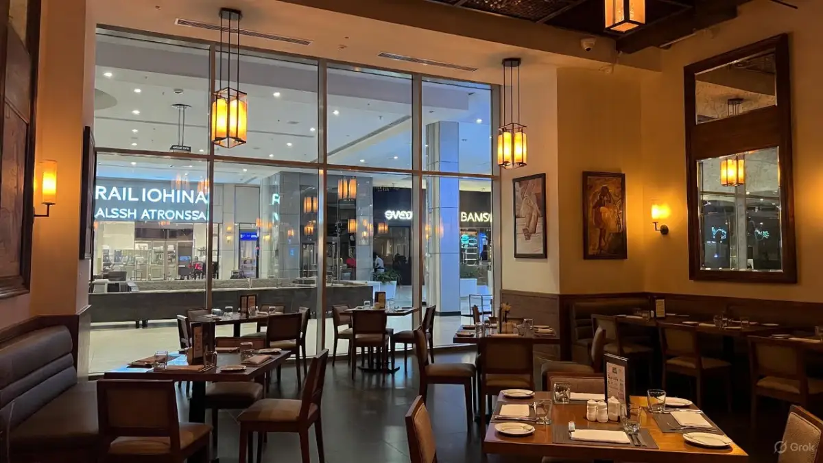 عرض من الفضاء الداخلي لأحد مطاعم مركز تسوق البرشاء مول دبي