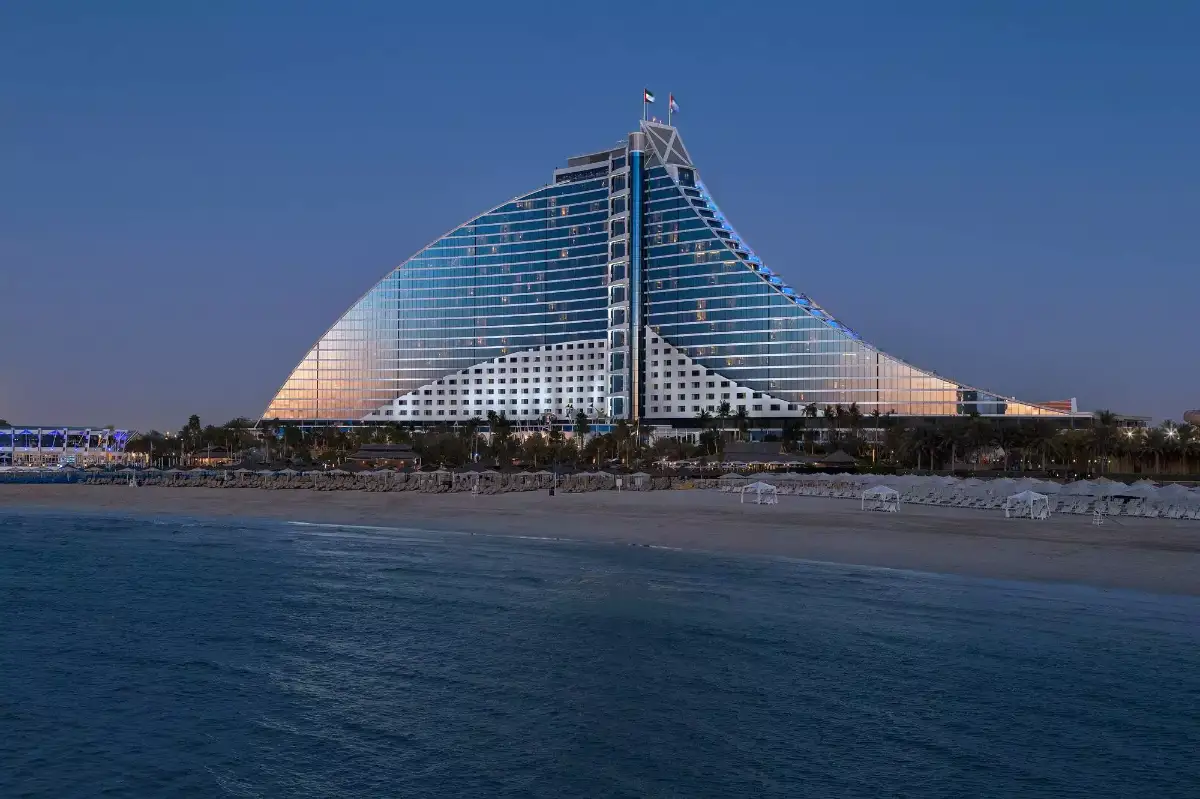 جمیرا بیچ هتل (Jumeirah Beach Hotel)
