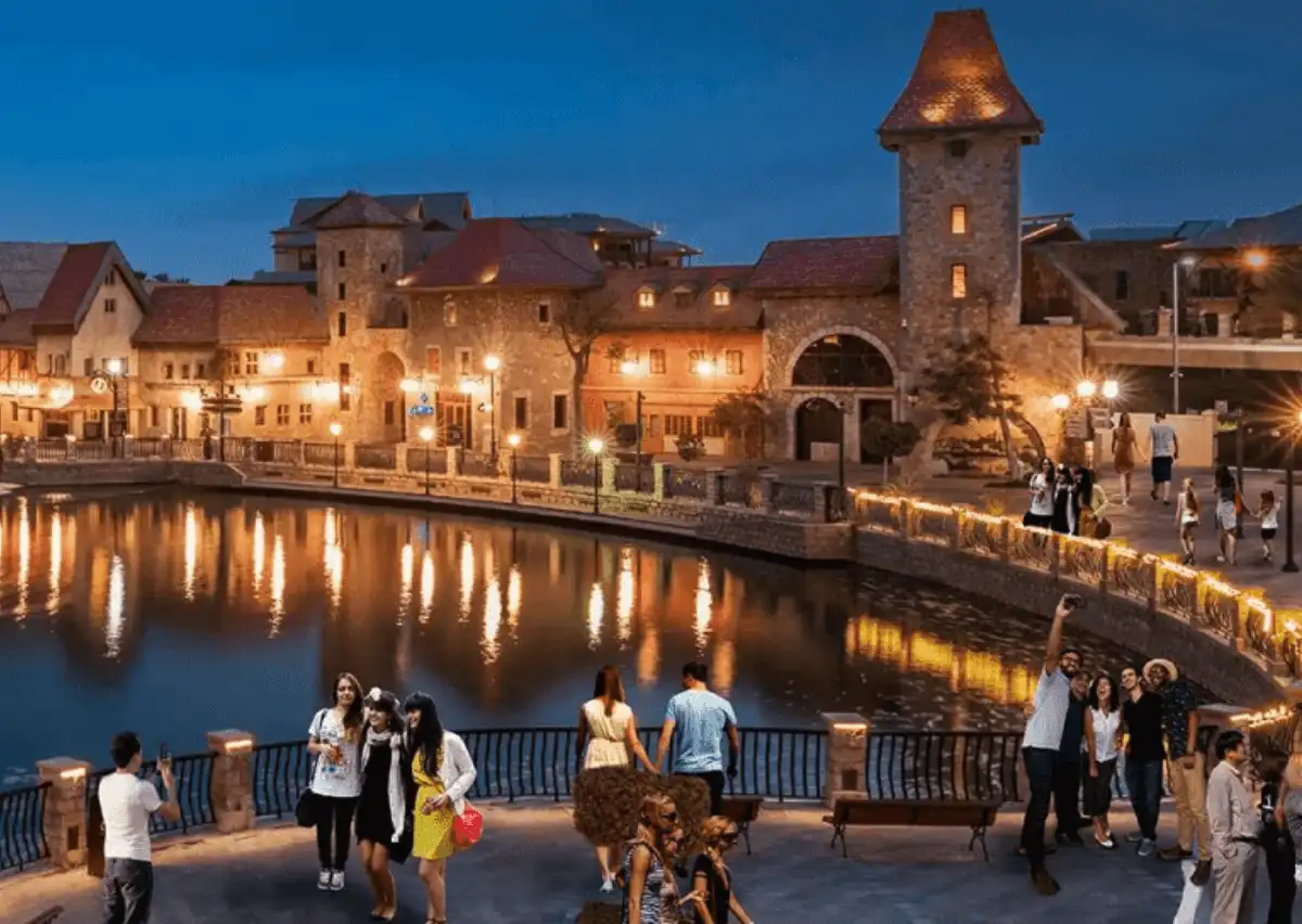 ساعات کاری، قیمت‌ها و پکیج‌های VIP