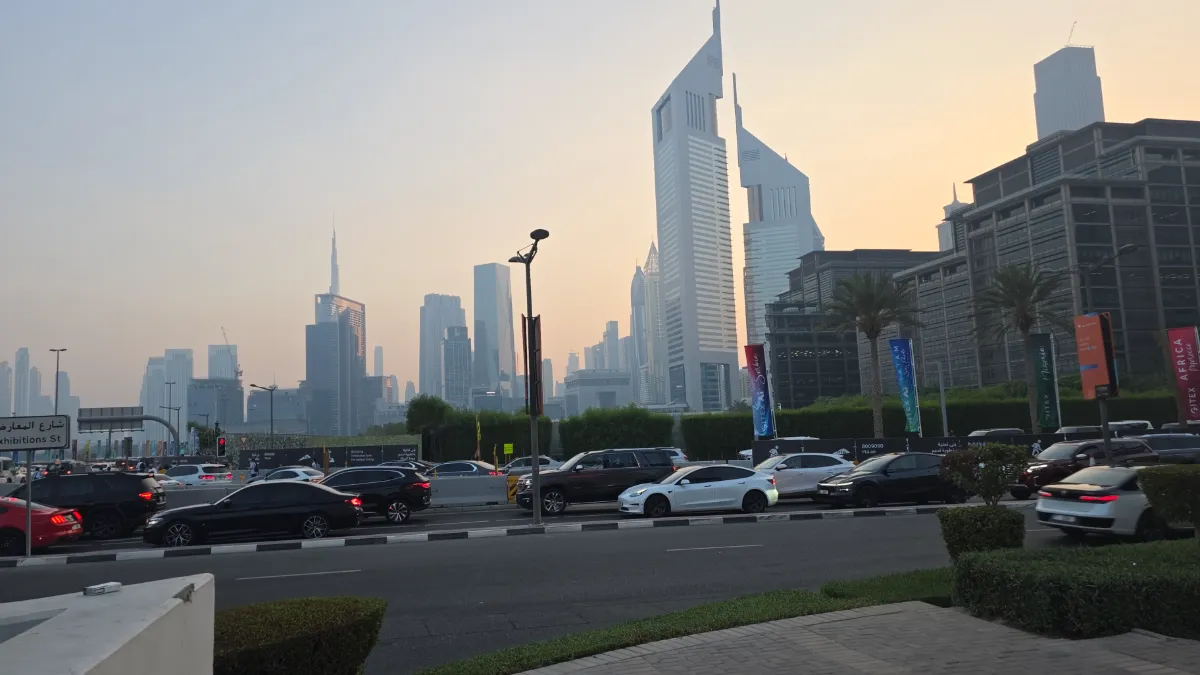 [منطقه اطراف نمایشگاه]