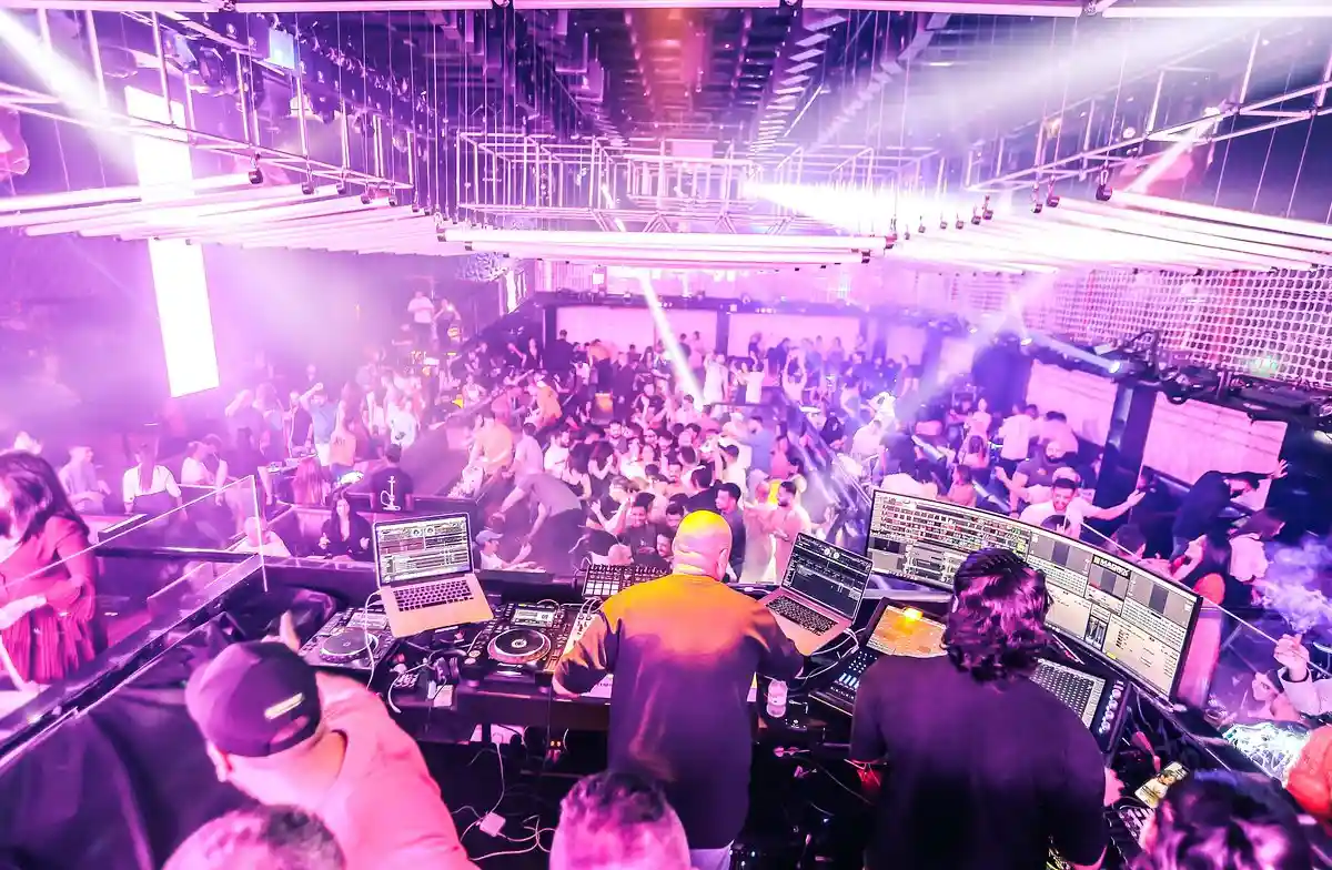 کلاب معروف دبی که باید حتماً تجربه کنید