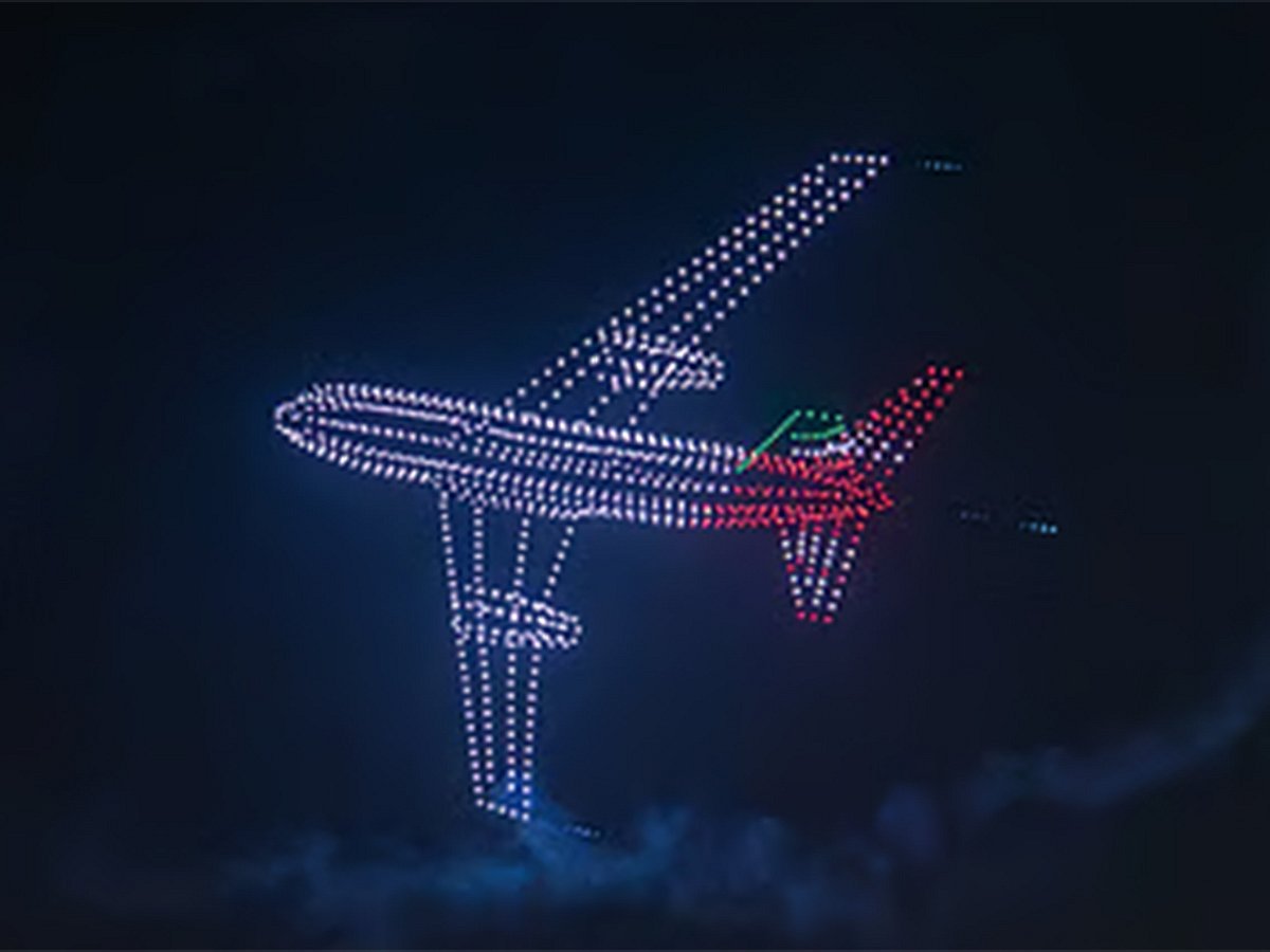 दुबई का आसमान 2025 के खरीदारी महोत्सव में ड्रोन शो के साथ पहले से ज्यादा चमकदार।