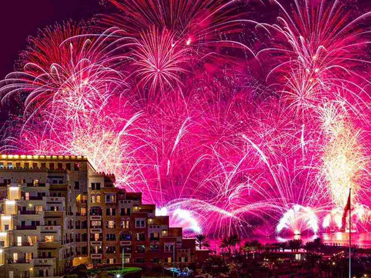 Fuochi d'artificio straordinari a Ras Al Khaimah: rottura dei record mondiali nella notte di Capodanno