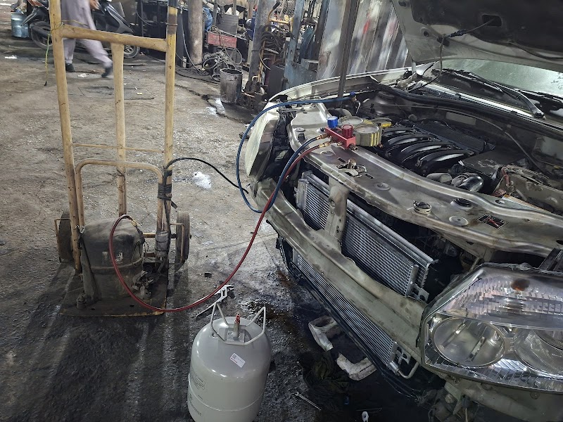 خدمات تعمیرات خودرو - تعمیر باتری خودرو | دبی - carwindscreen